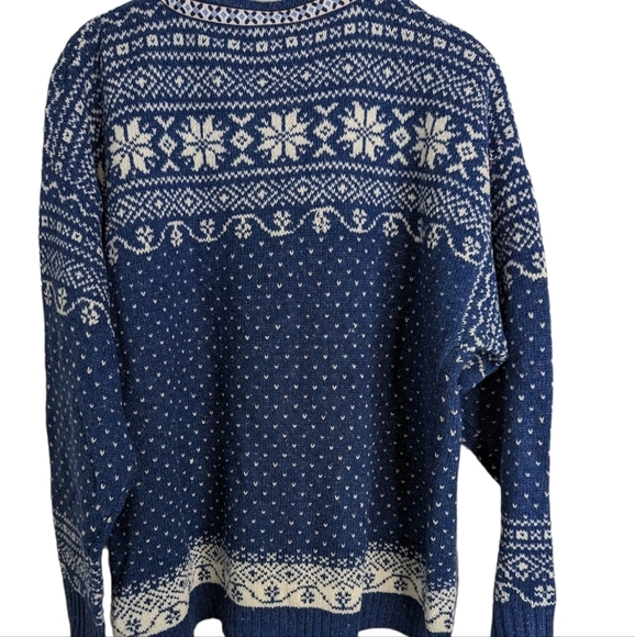 NWT...Northern Isles Wool Blend Sweater with Pewter Clasp..Size XL - Picture 2 of 7